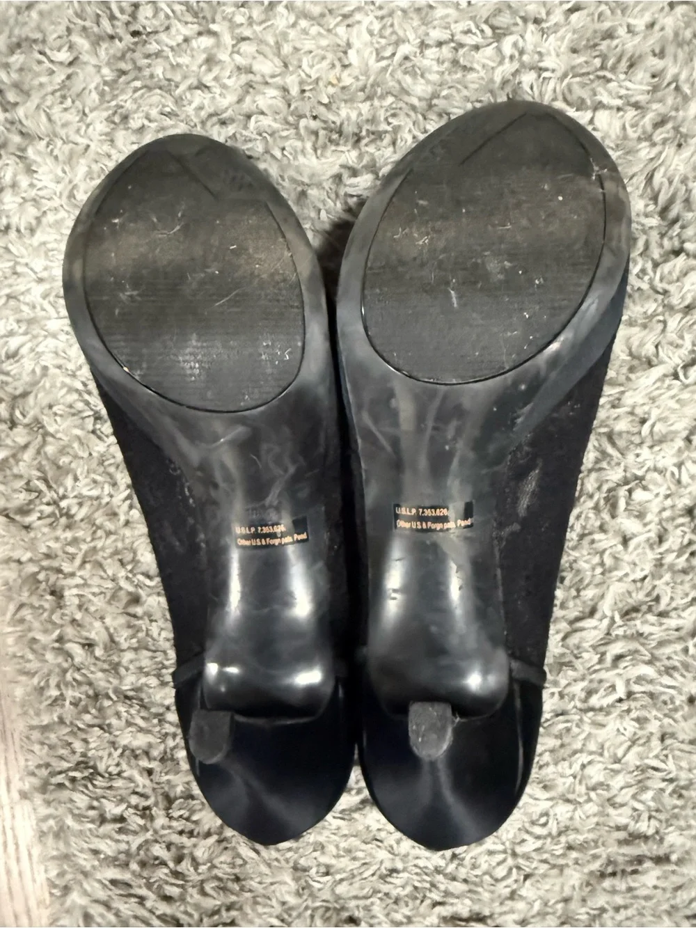 GUESS Black Lace Peep-Toe Pumps with Floral Appliqué